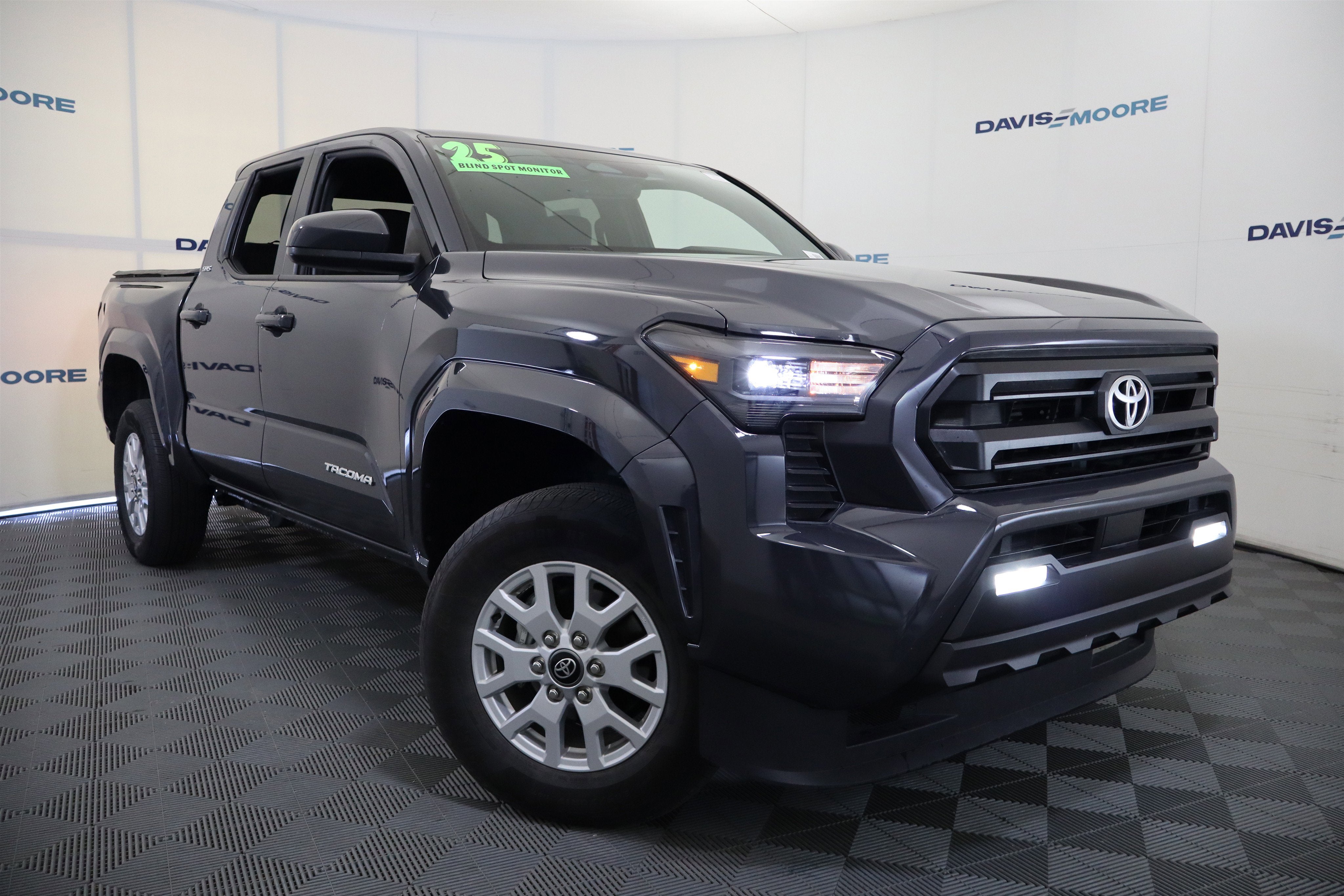 2025 Toyota Tacoma 4WD SR5