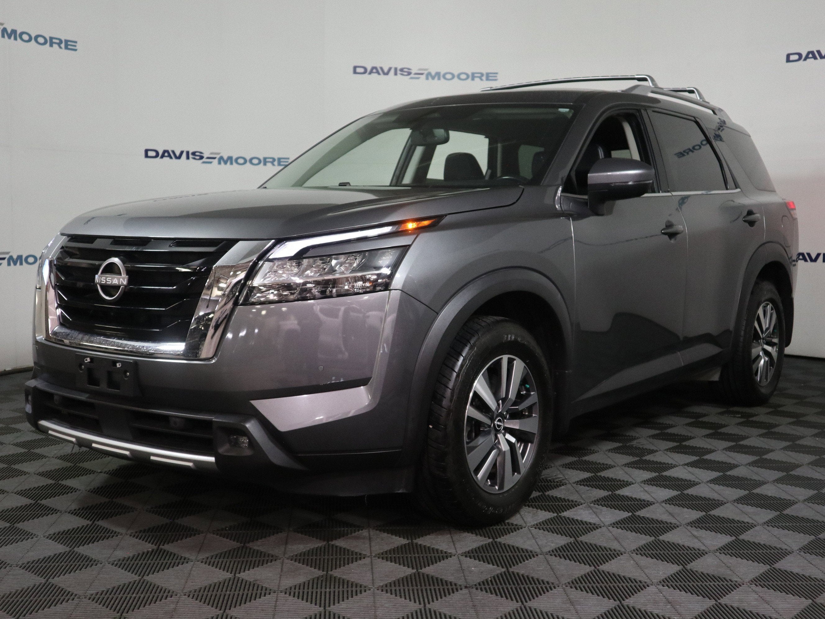 2022 Nissan Pathfinder SL