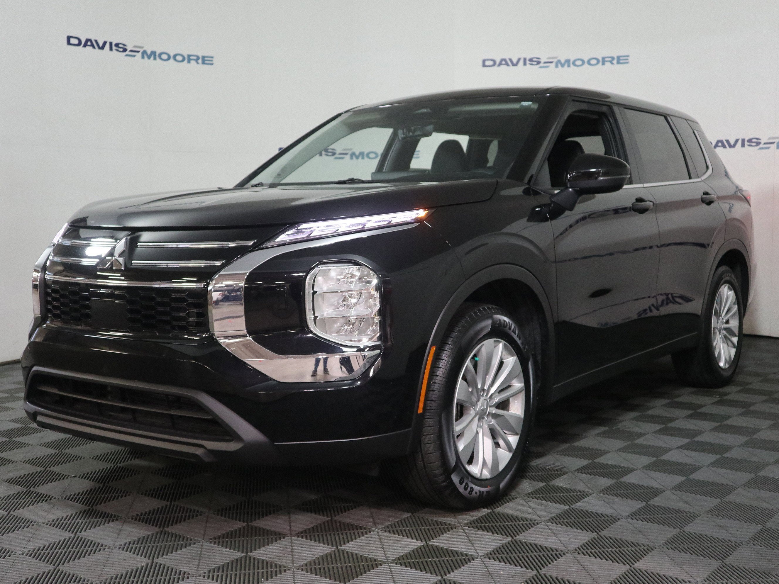 2025 Mitsubishi Outlander ES