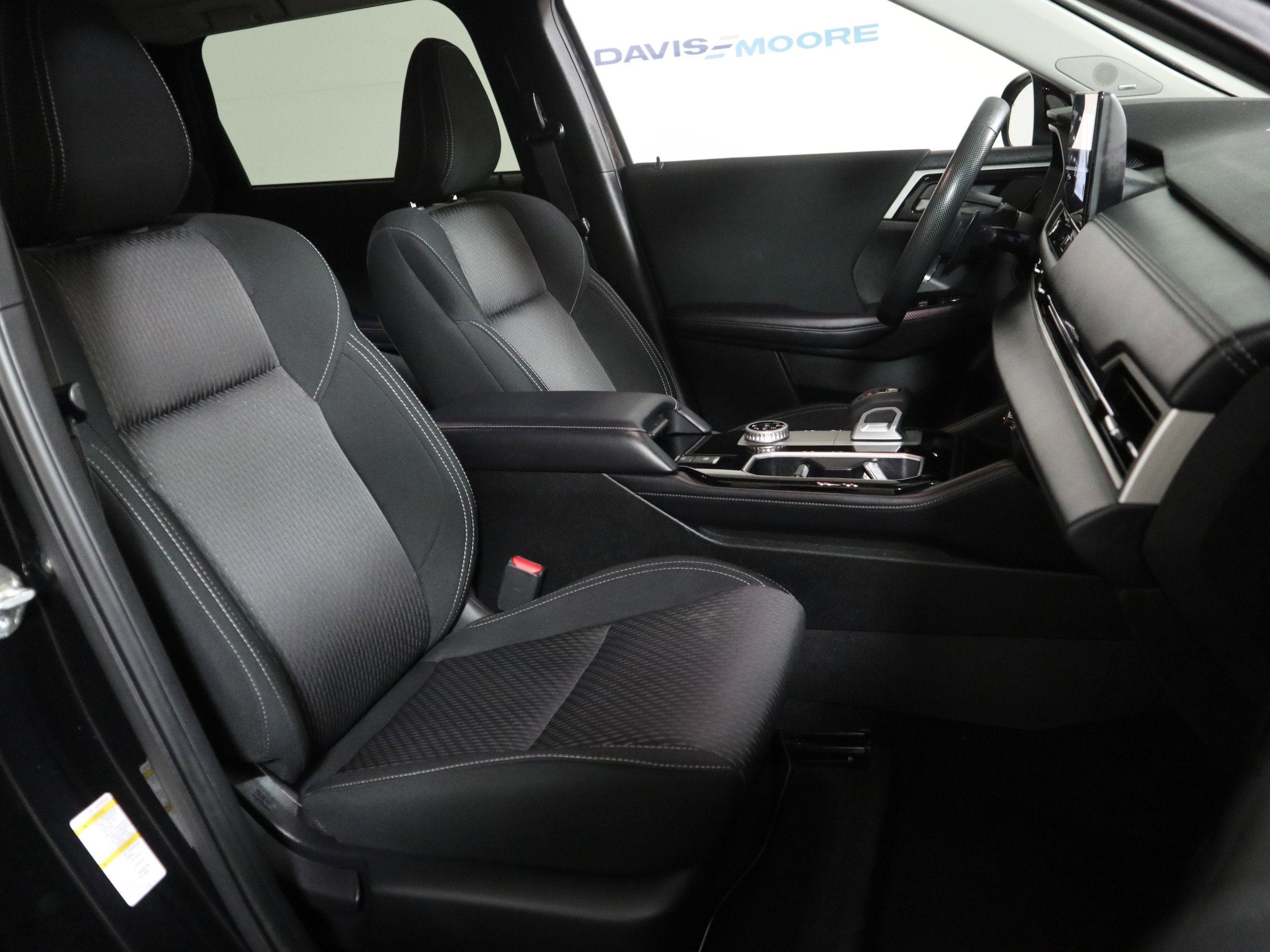 2025 Mitsubishi Outlander ES