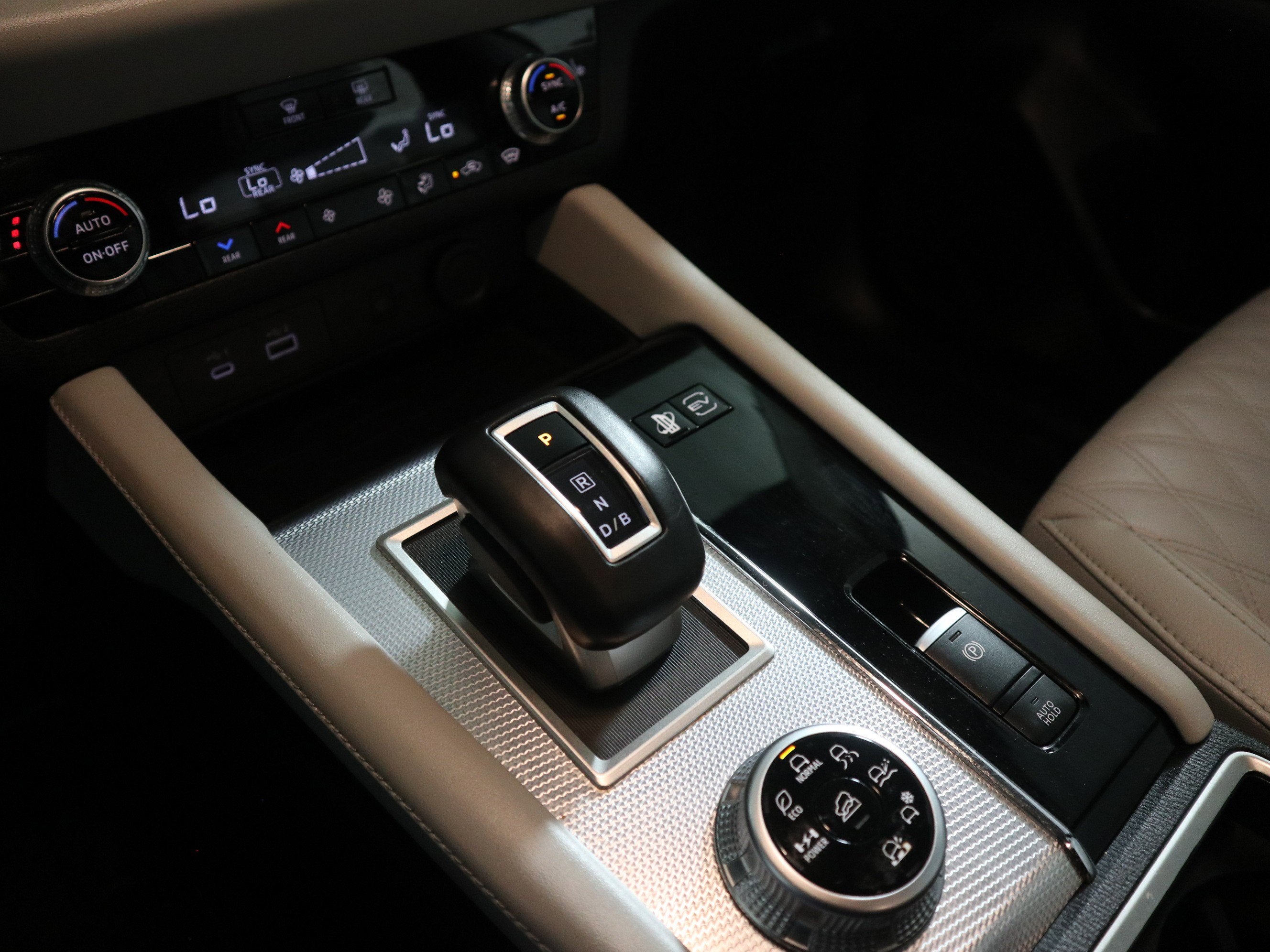 2024 Mitsubishi Outlander Plug-In Hybrid SEL