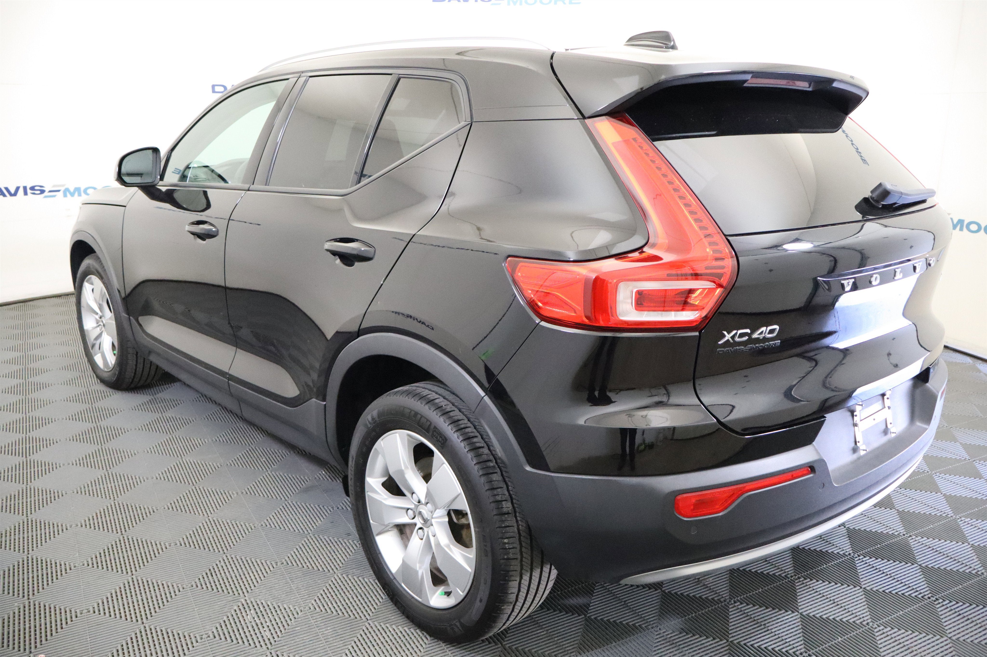 2022 Volvo XC40 Momentum