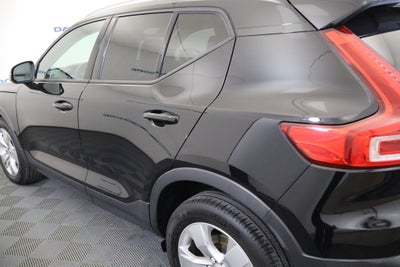 2022 Volvo XC40 Momentum