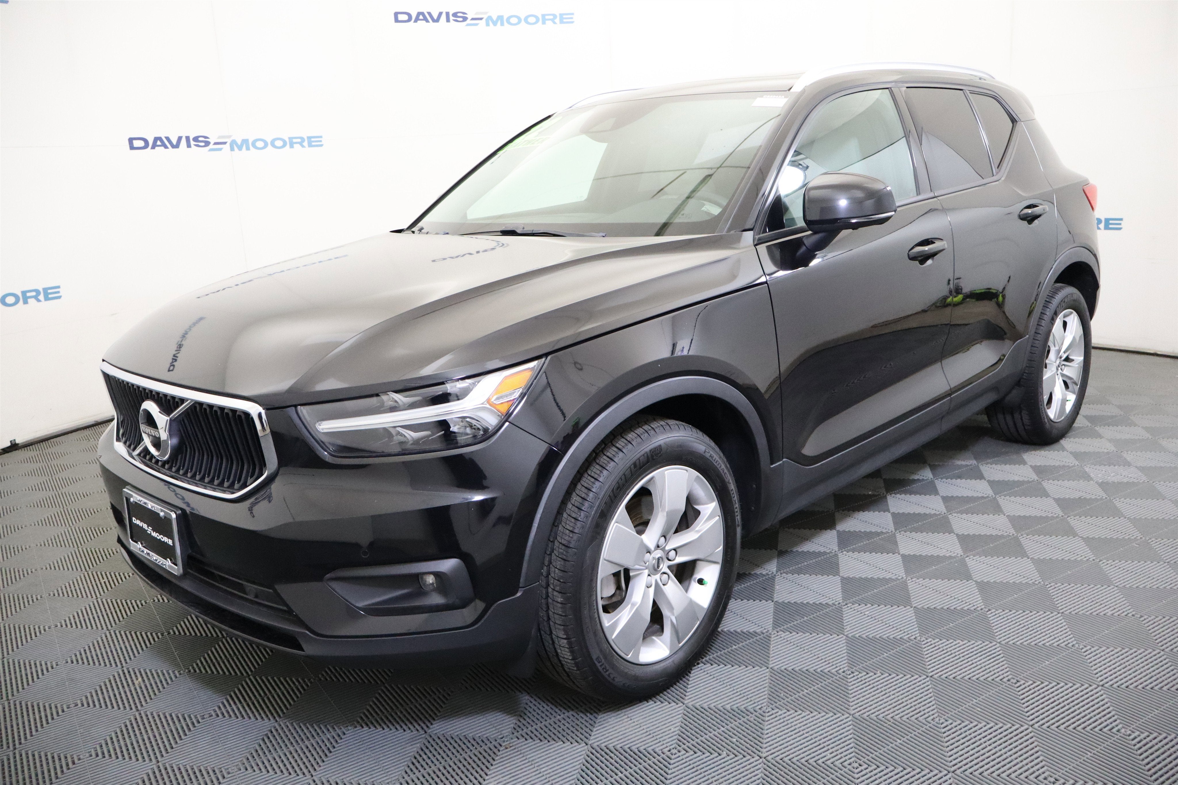 2022 Volvo XC40 Momentum