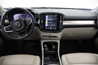 2022 Volvo XC40 Momentum