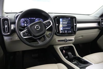 2022 Volvo XC40 Momentum