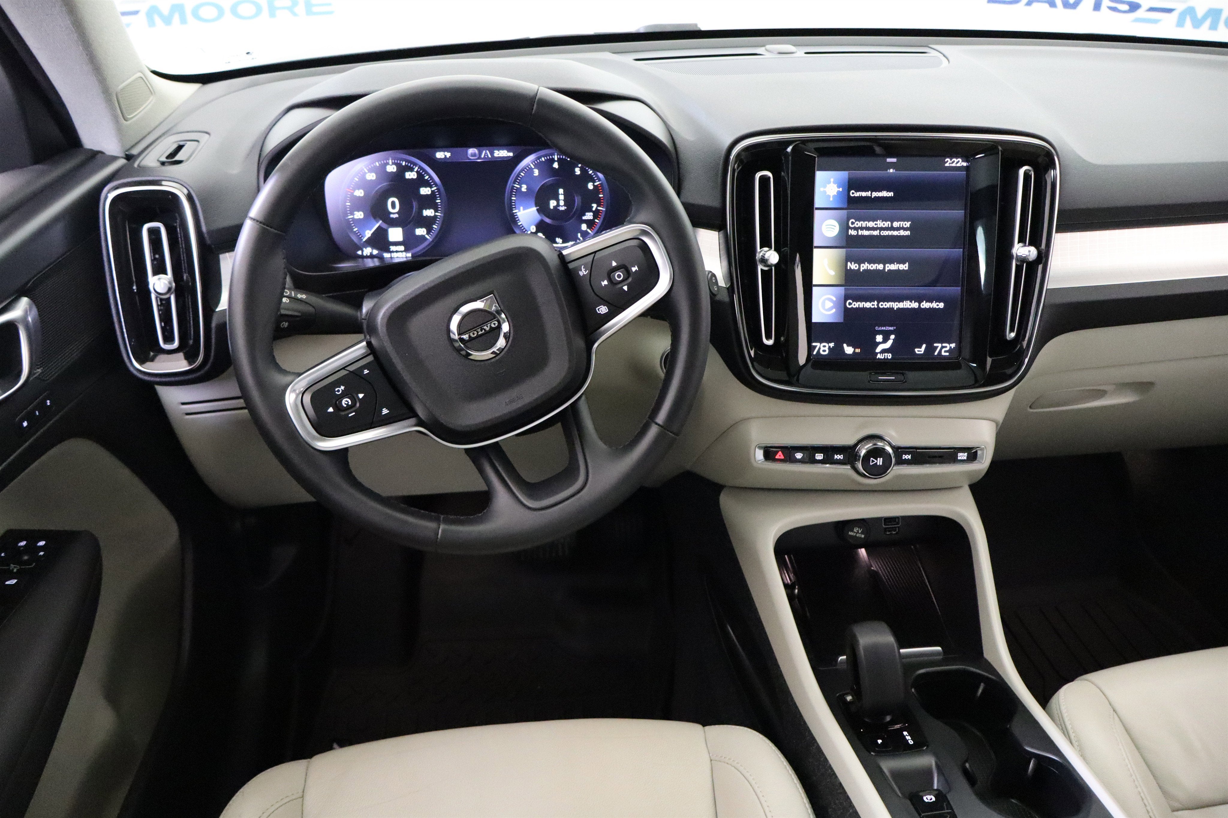 2022 Volvo XC40 Momentum