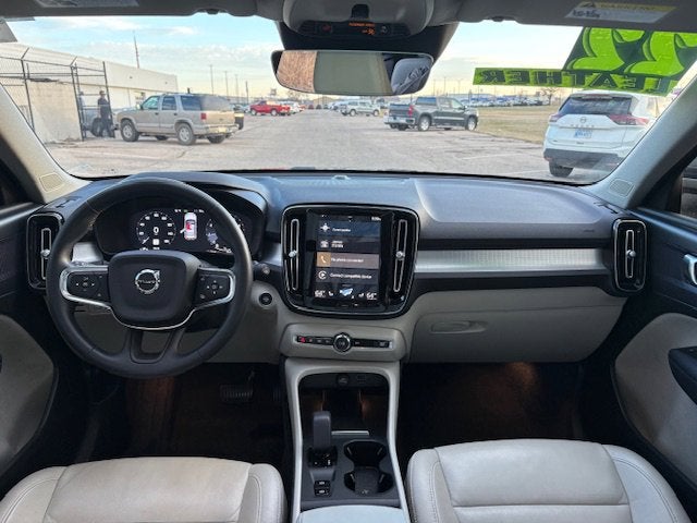 2022 Volvo XC40 Momentum