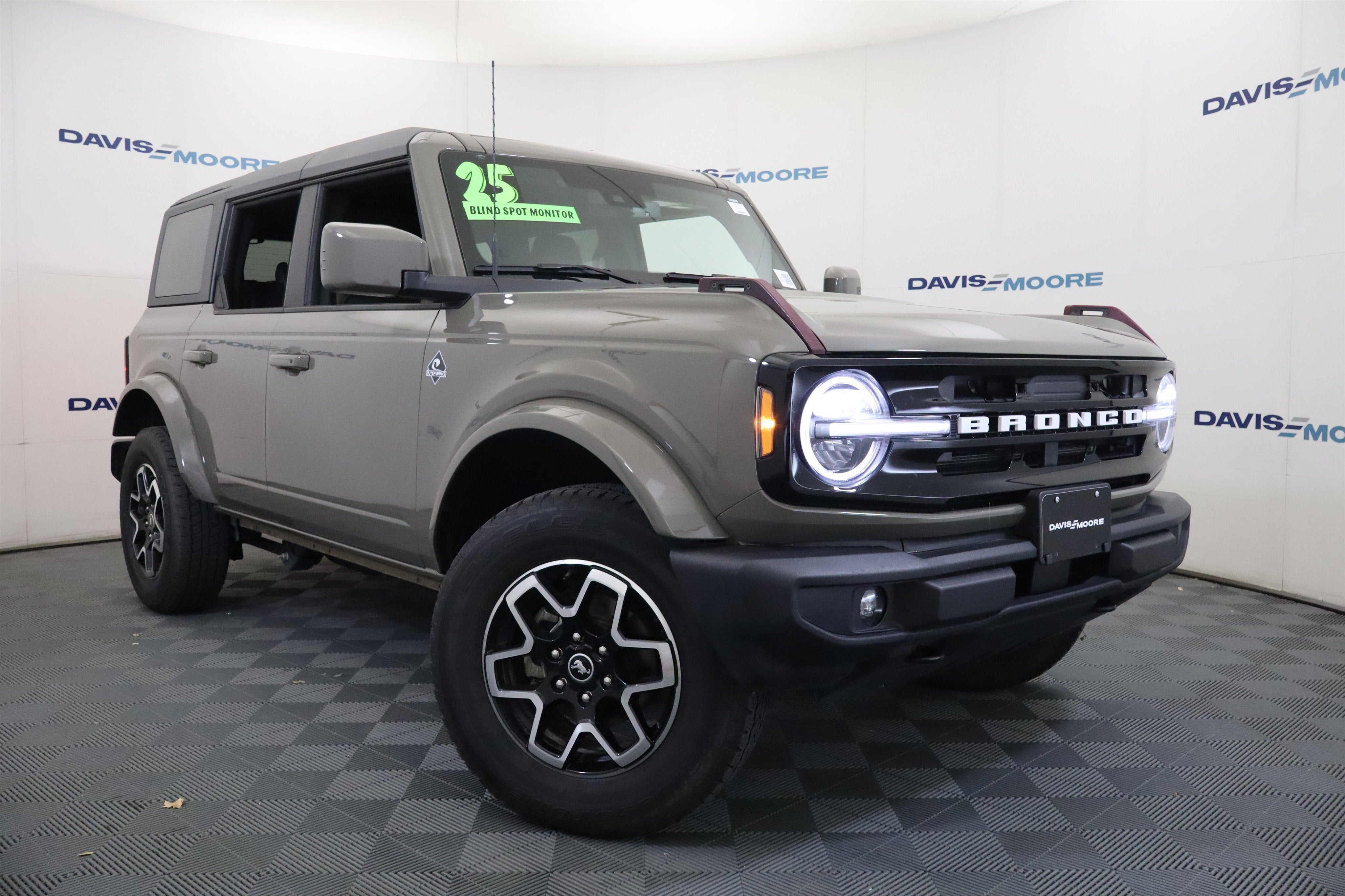 2025 Ford Bronco Outer Banks