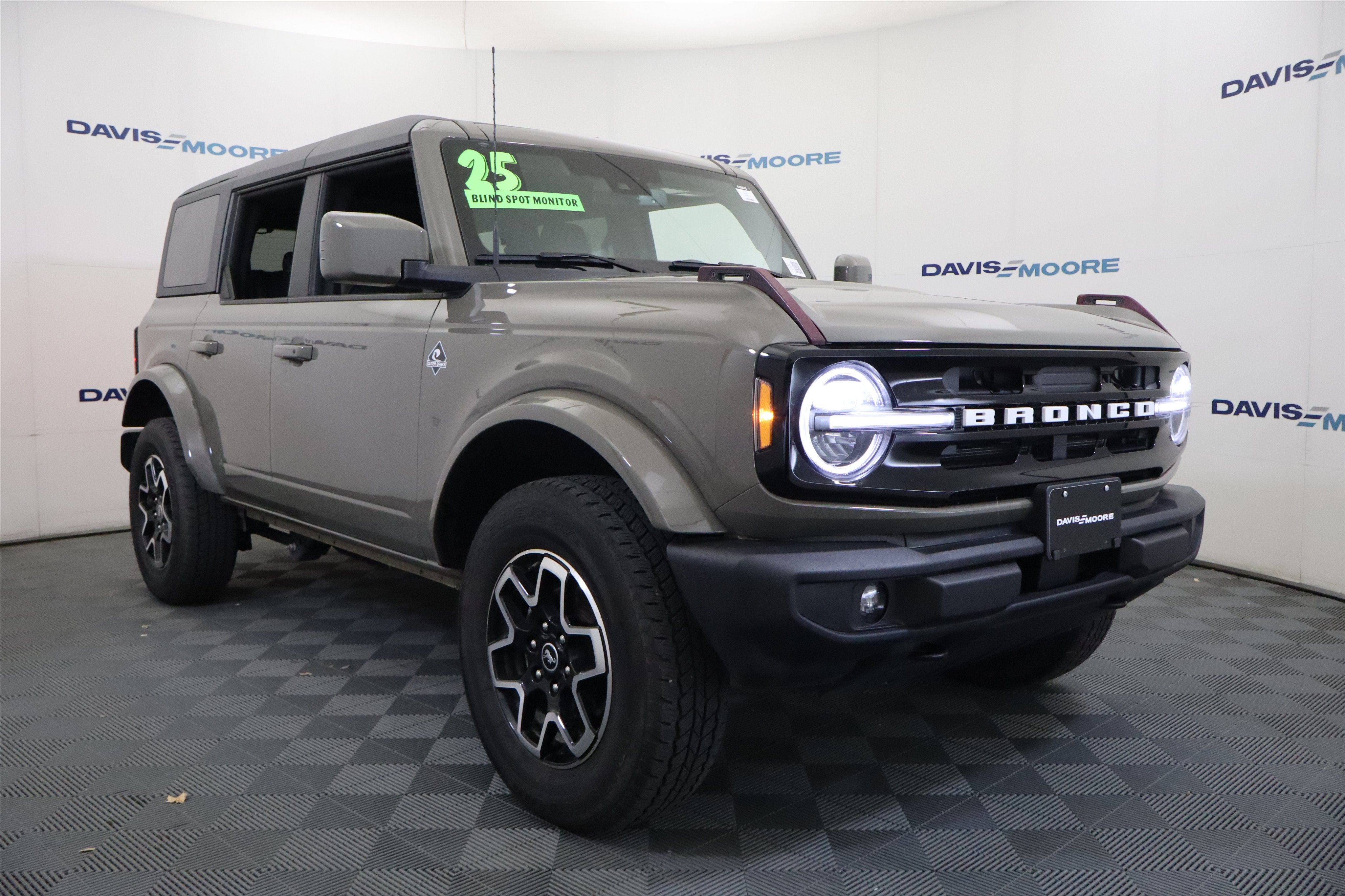 2025 Ford Bronco Outer Banks