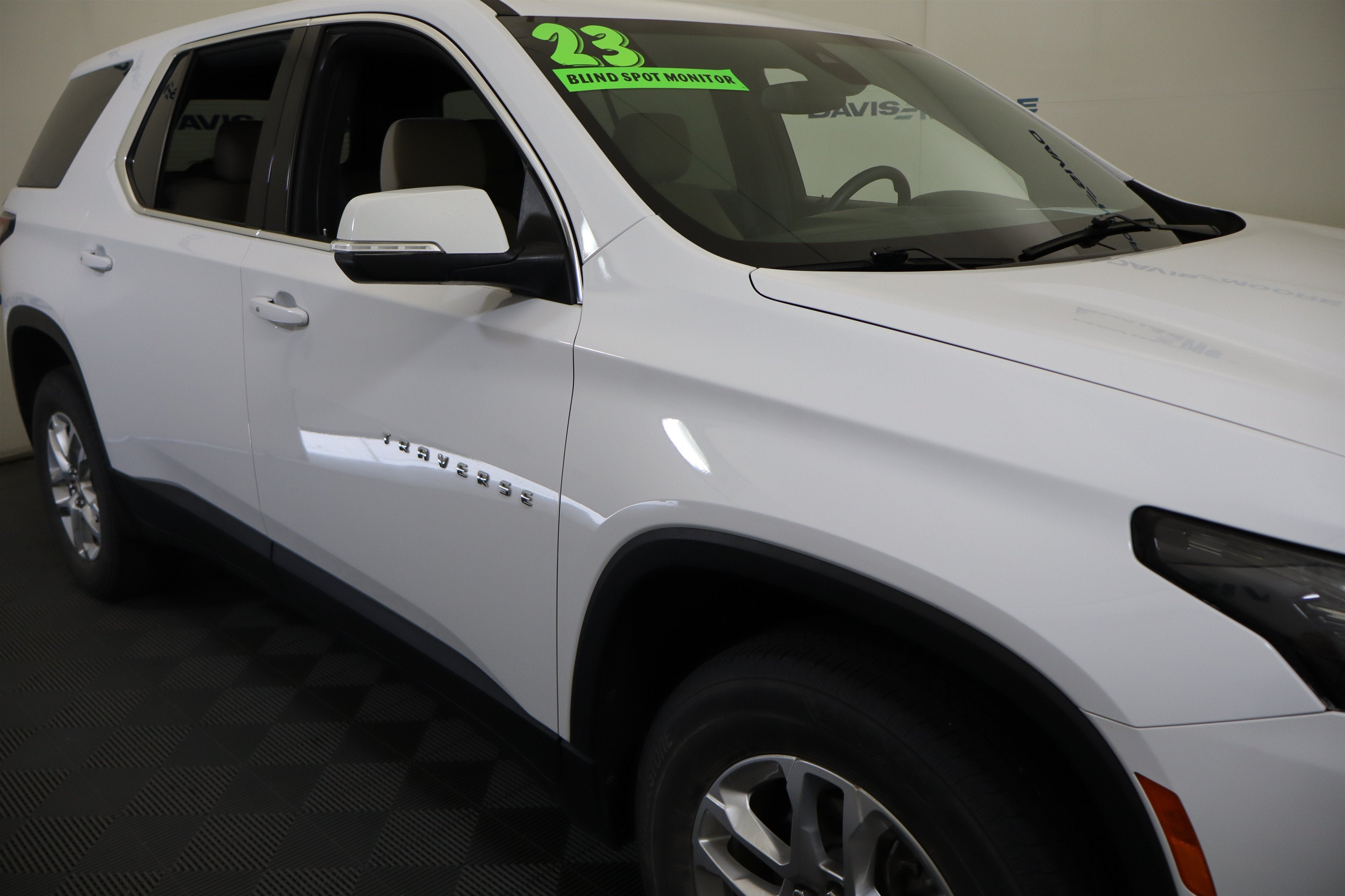 2023 Chevrolet Traverse LS