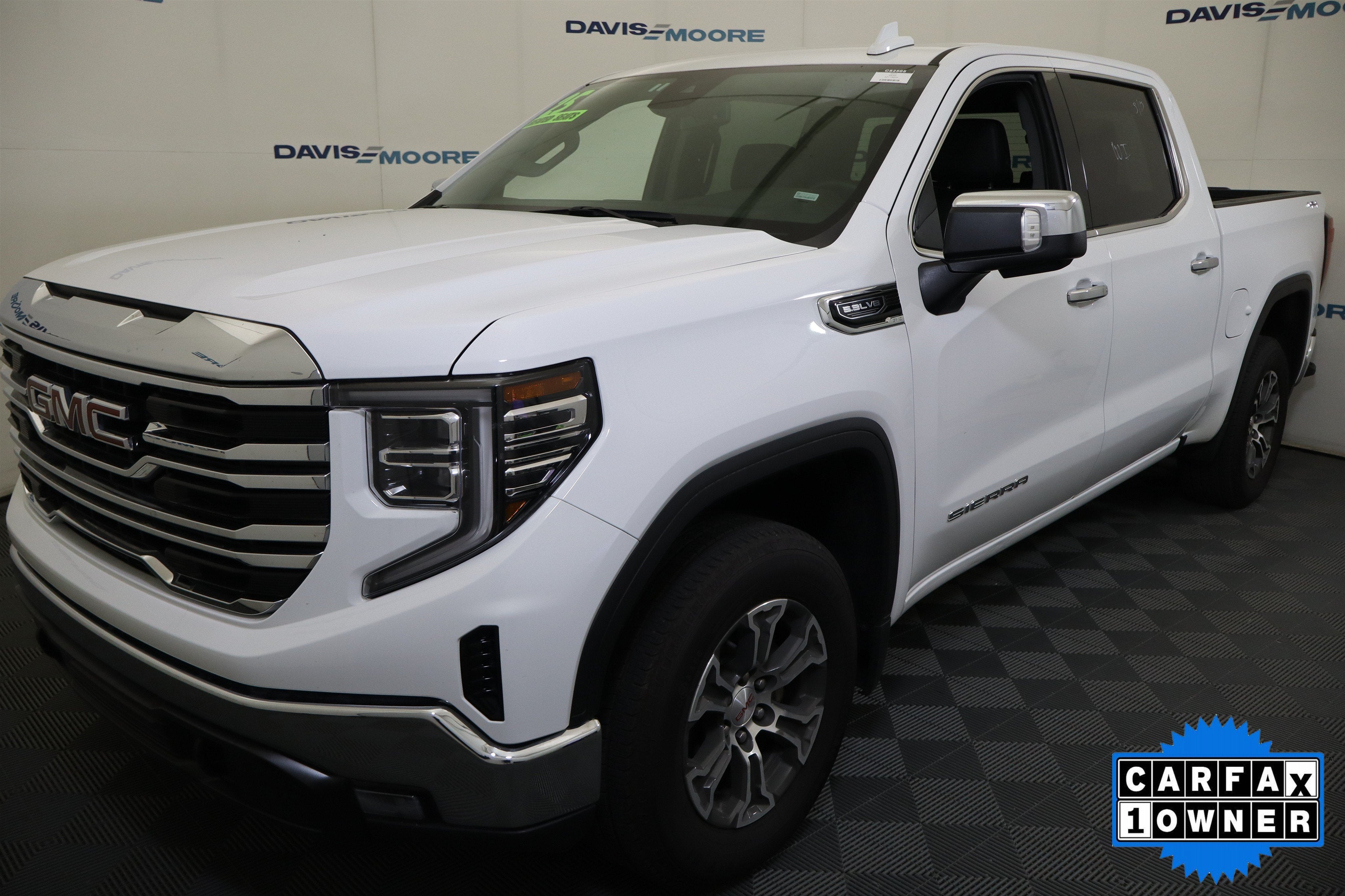 2025 GMC Sierra 1500 SLT Crew Cab 4WD