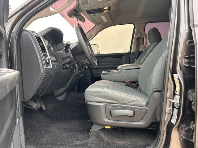 2017 RAM 1500 Express 4x4 Crew Cab
