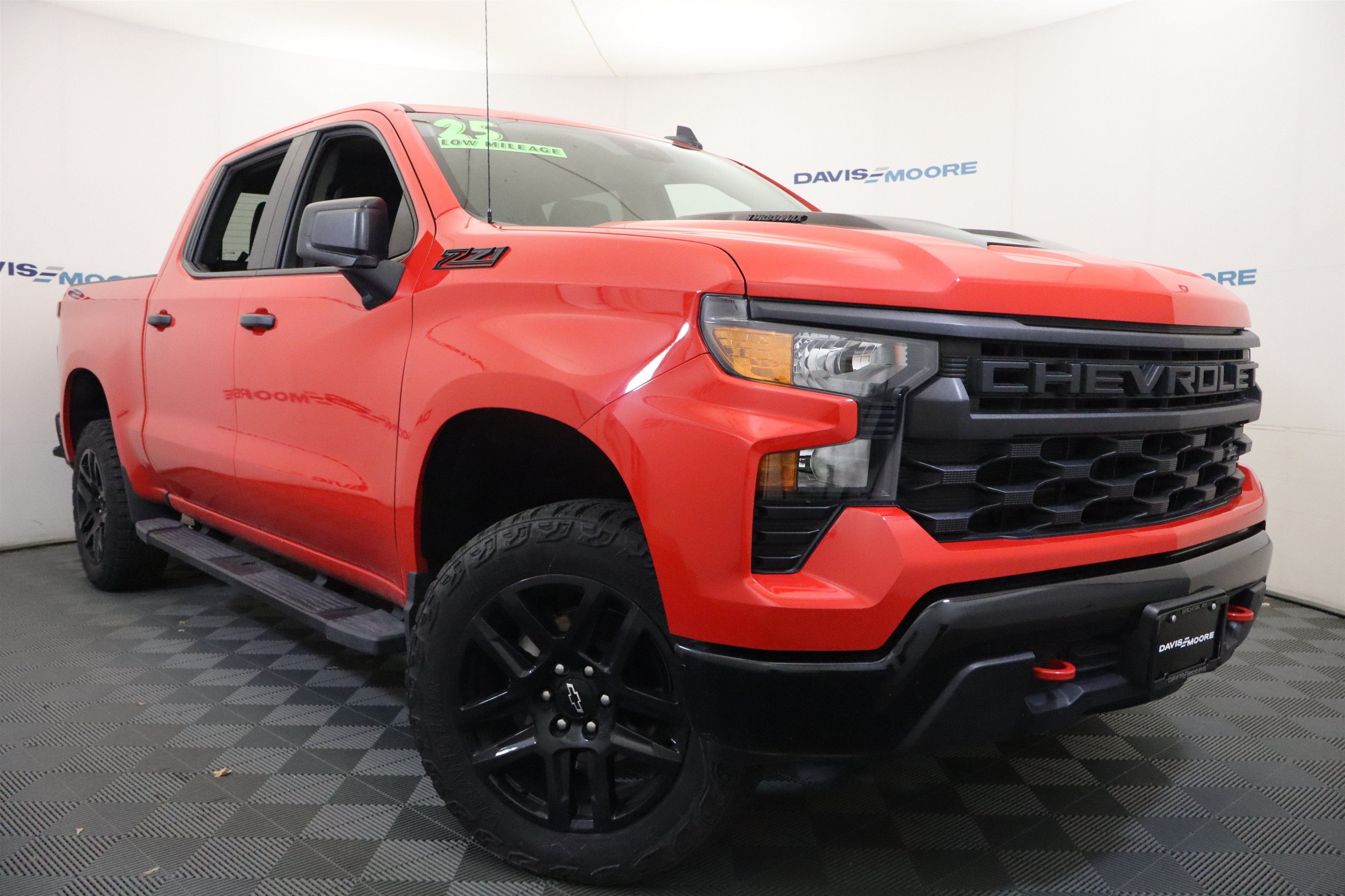 2025 Chevrolet Silverado 1500 Custom Trail Boss Crew Cab 4WD