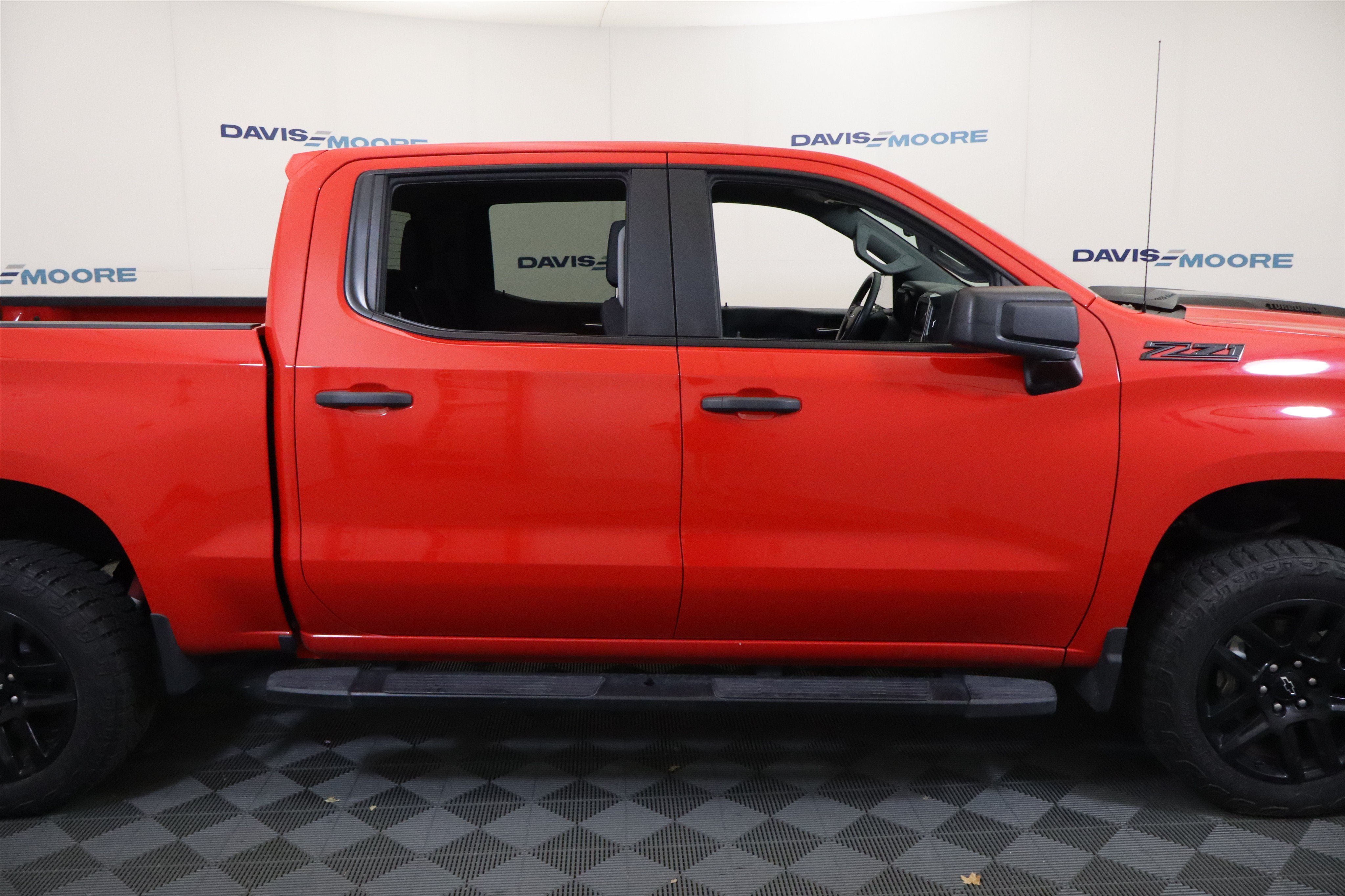 2025 Chevrolet Silverado 1500 Custom Trail Boss Crew Cab 4WD